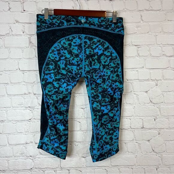 lululemon Stop At Nothing Crop Size 8 in Fleur Sombre Kayak Blue Dragonfly - Picture 5 of 8